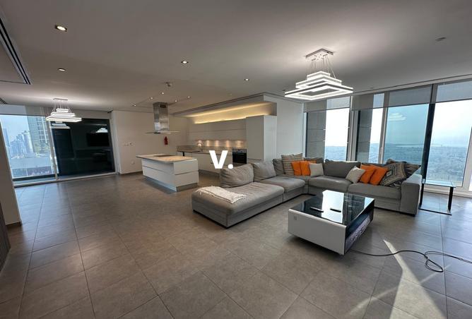 Outside Gate Village | 4 Cheques | Close to Metro