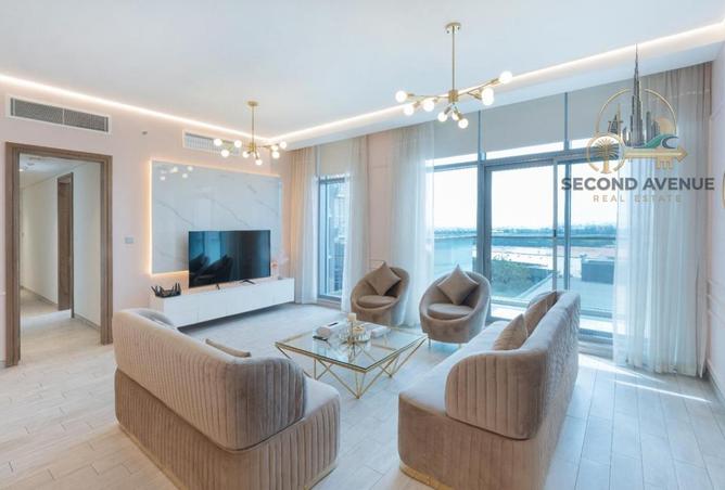 Huge living room | Multiple Units!! | 3 Parkings
