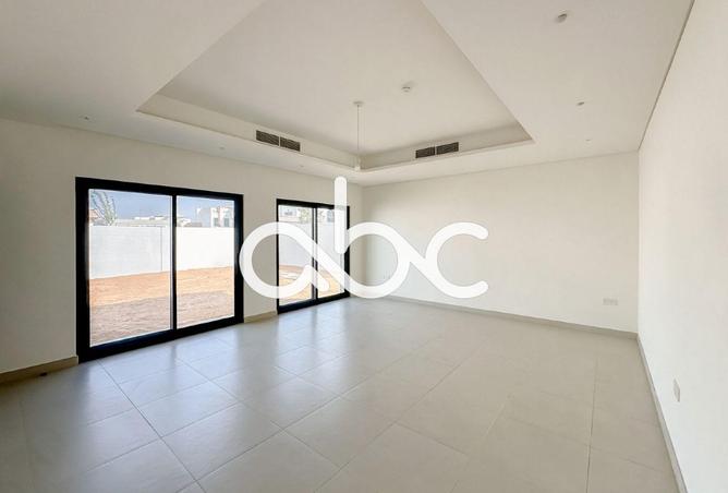 5-bed villa in Fay Alreeman · Vacant · Maid's room — photo 3
