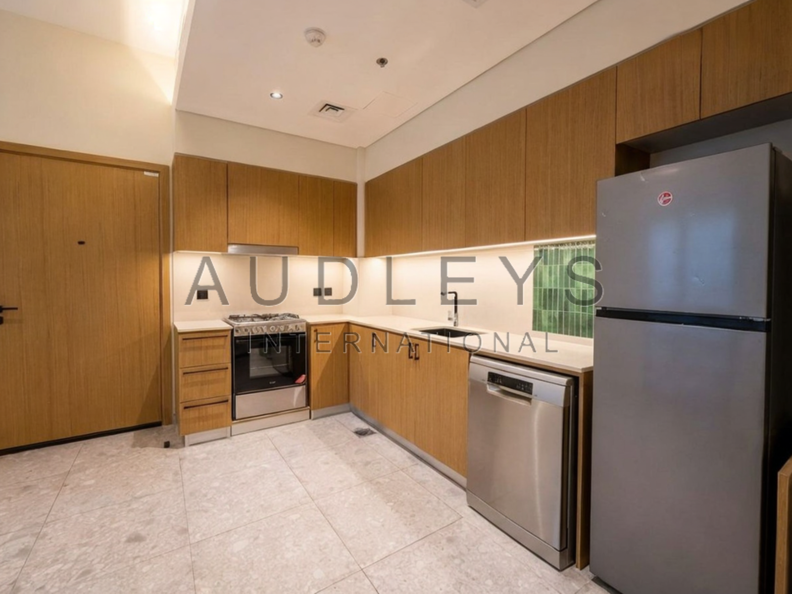 High Floor | Kitchen Equipped | Vacant