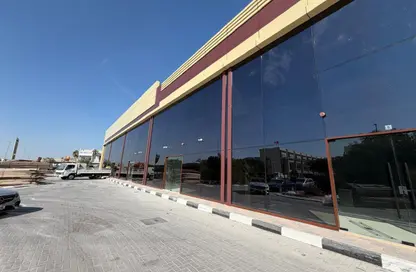 Show Room - Studio - 4 Bathrooms for rent in Dubai Investment Park 1 (DIP 1) - Dubai Investment Park (DIP) - Dubai