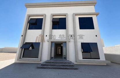 Villa - 4 Bedrooms - 5 Bathrooms for rent in Al Aweer 1 - Al Aweer - Dubai