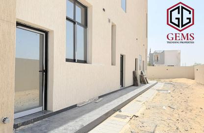 Villa - 4 - 5 for rent in Al Aweer 1 - Al Aweer - Dubai