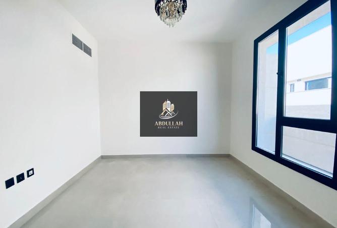 74233289 - Property Image 2