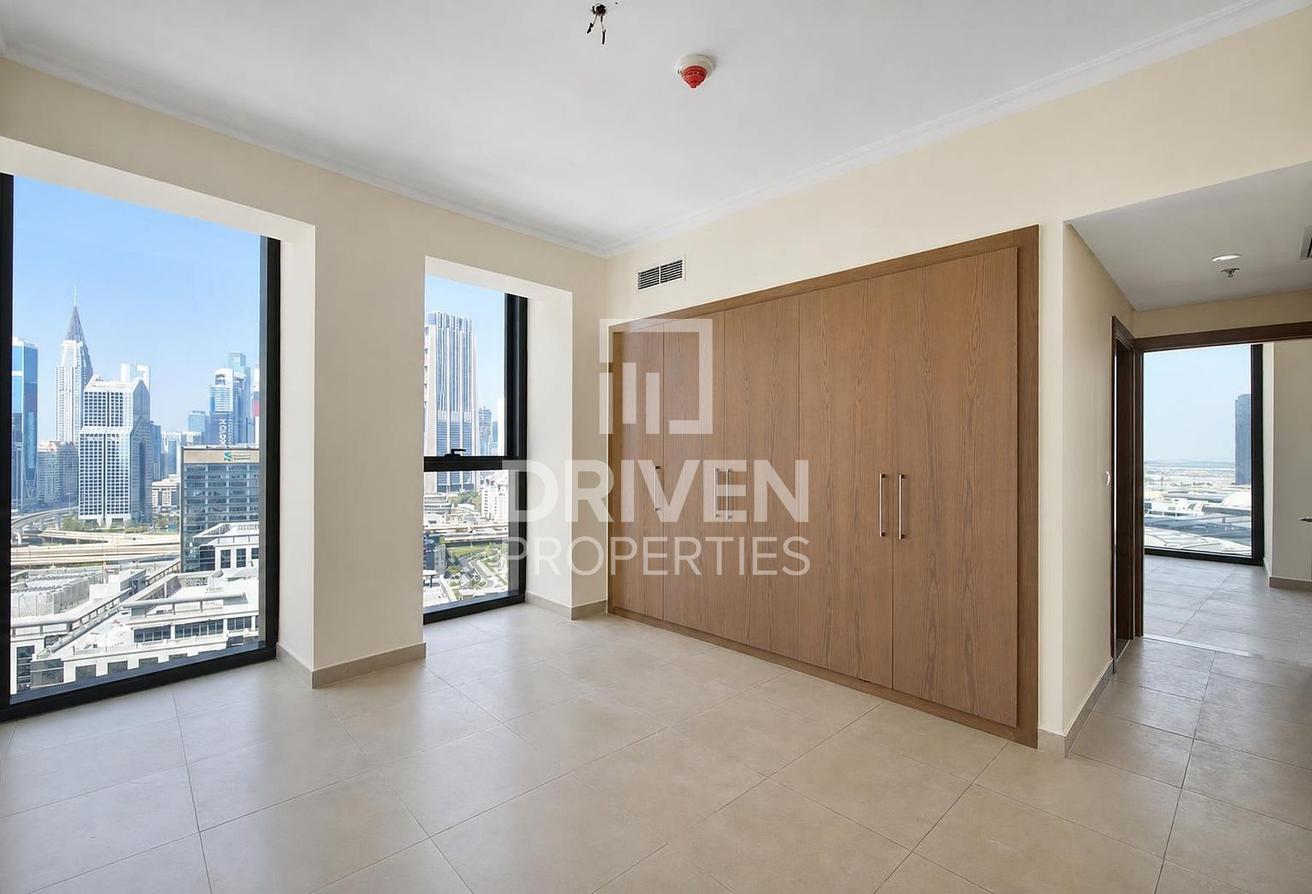 Burj Khalifa View | Spacious Layout | Vacant photo 11