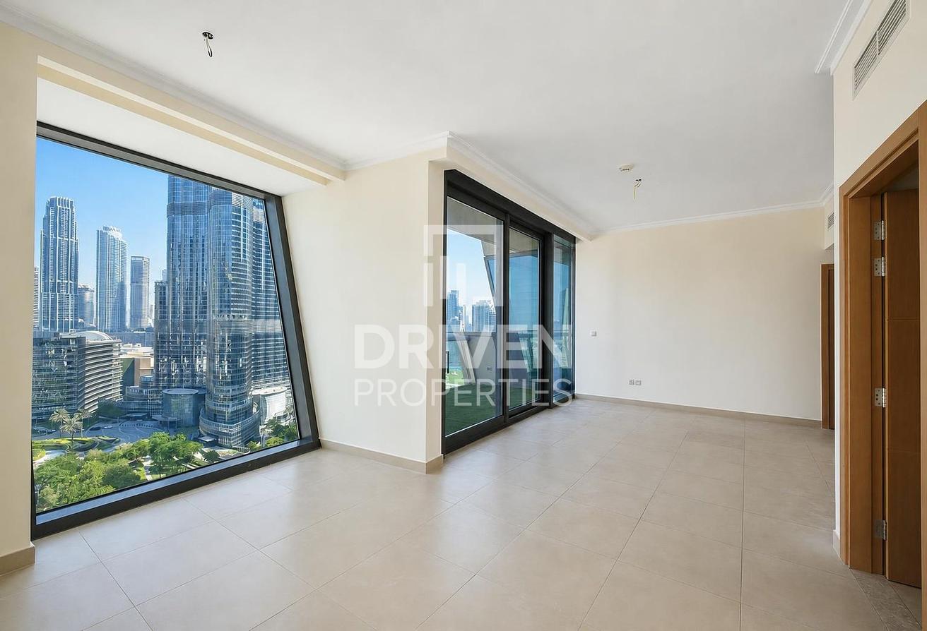 Burj Khalifa View | Spacious Layout | Vacant photo 4