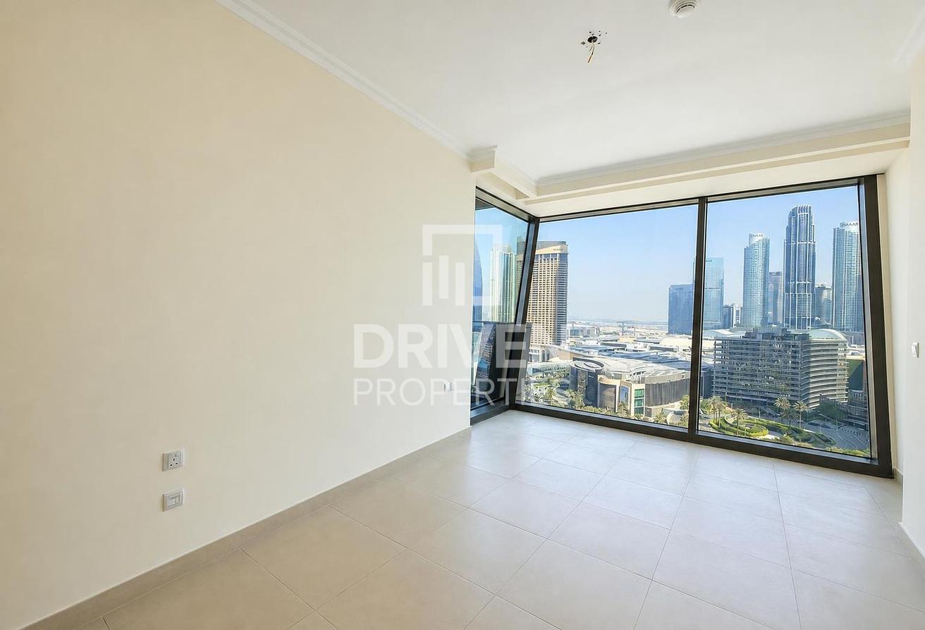 Burj Khalifa View | Spacious Layout | Vacant photo 9