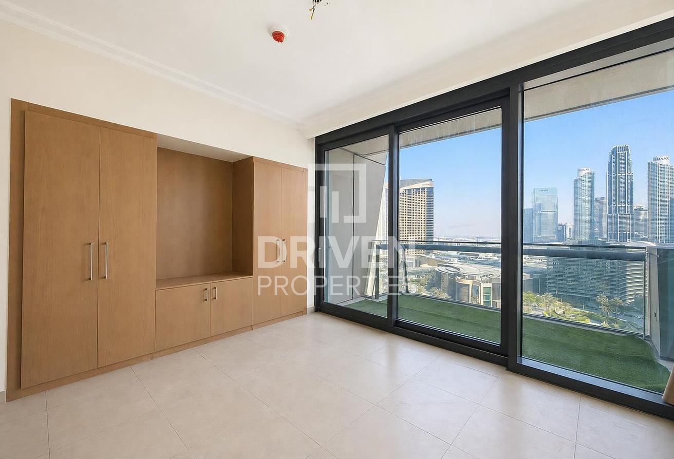 Burj Khalifa View | Spacious Layout | Vacant photo 12
