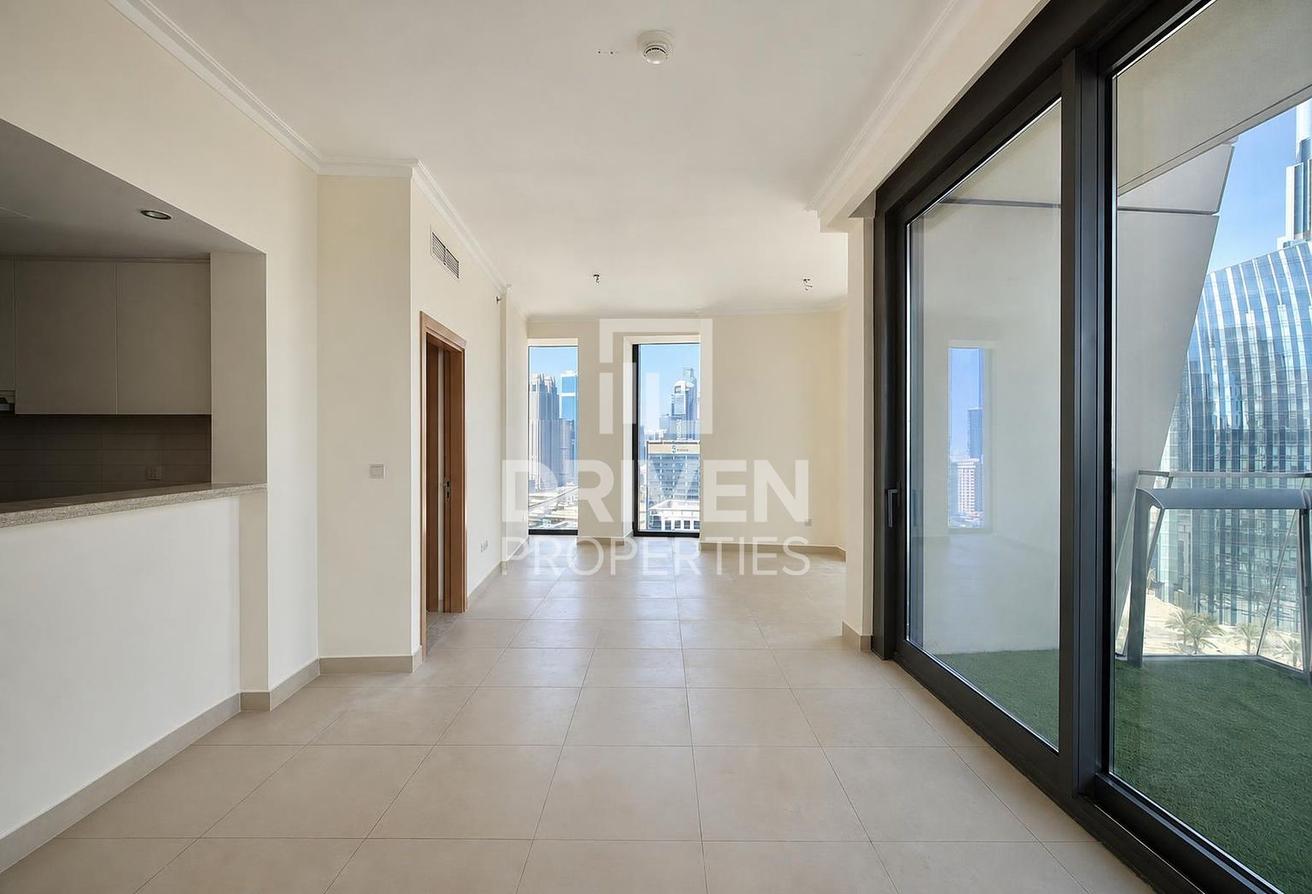 Burj Khalifa View | Spacious Layout | Vacant photo 2
