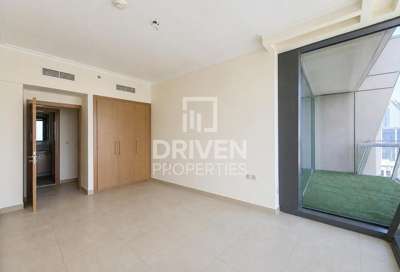 Burj Khalifa View | Spacious Layout | Vacant photo 15