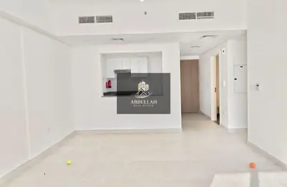 شقة - غرفة نوم - 2 حمامات للايجار في إيست فييليدج - الجادة - الشارقة شقة - غرفة نوم - 2 حمامات للايجار في إيست فييليدج - الجادة - الشارقة