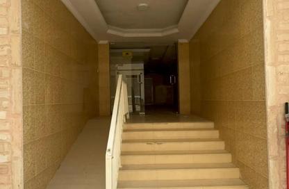 عمارة بالكامل - 8 غرف نوم - 8 حمامات للبيع في مجمع مويلح - تجارية مويلح - الشارقة