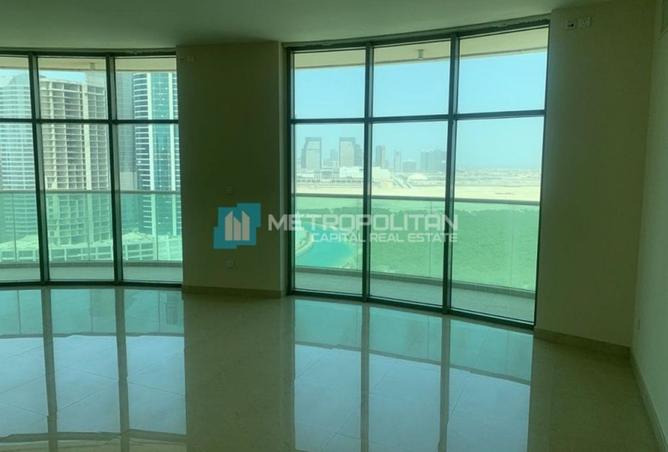 4-bed penthouse in Beach Towers · Maid's room · Canal view — photo 2
