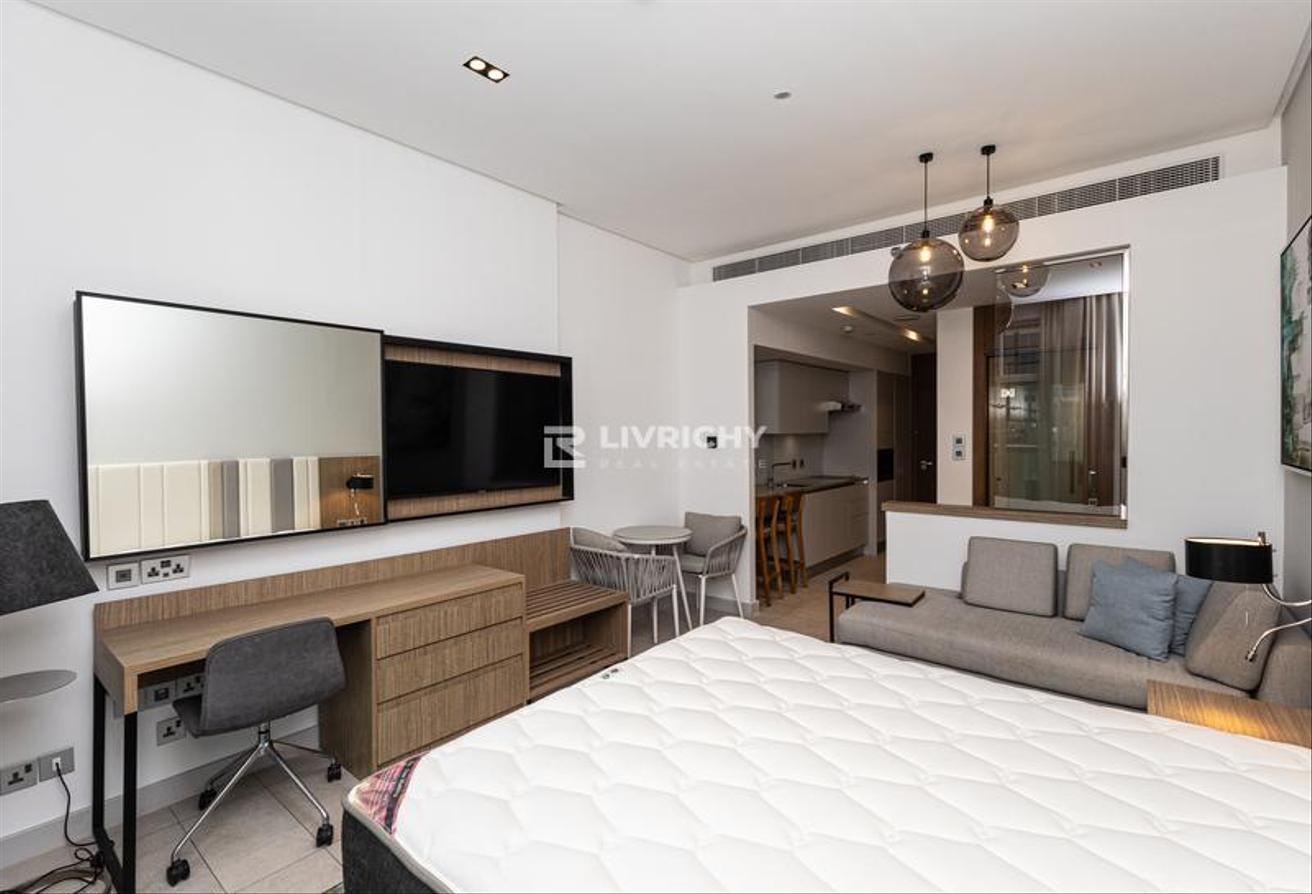 VACANT | FURNISHED | BRIGHT N SPACIOUS photo 4
