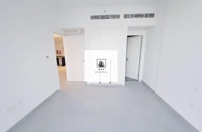 شقة - 2 غرف نوم - 3 حمامات للايجار في ذا سولو - الجادة - الشارقة