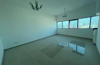 شقة - غرفة نوم - 2 حمامات للايجار في برج الممزر - شارع التعاون - التعاون - الشارقة