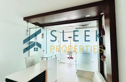 مكتب - استوديو - 1 حمام للايجار في القمة - الخليج التجاري - دبي