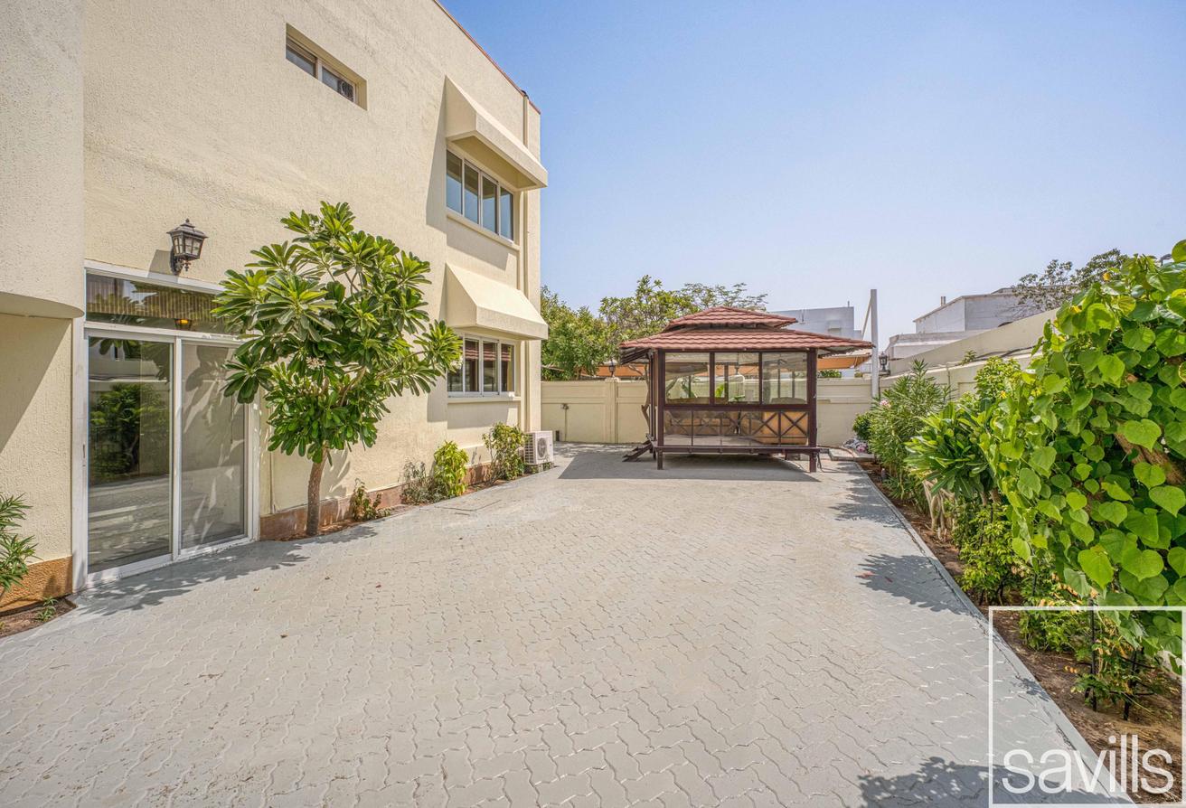 Sought after location | Vacant now | Upgraded photo 10