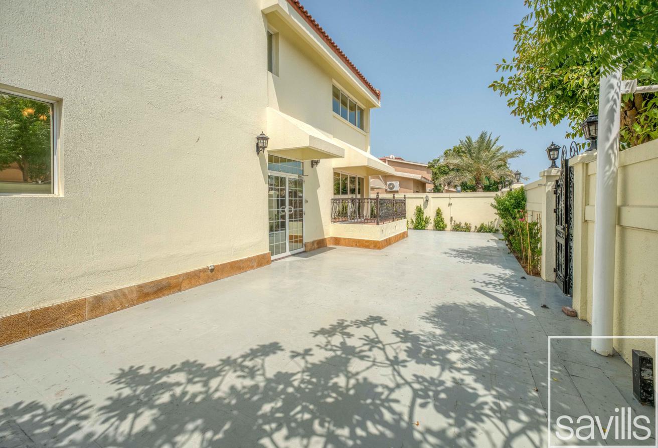 Sought after location | Vacant now | Upgraded photo 9