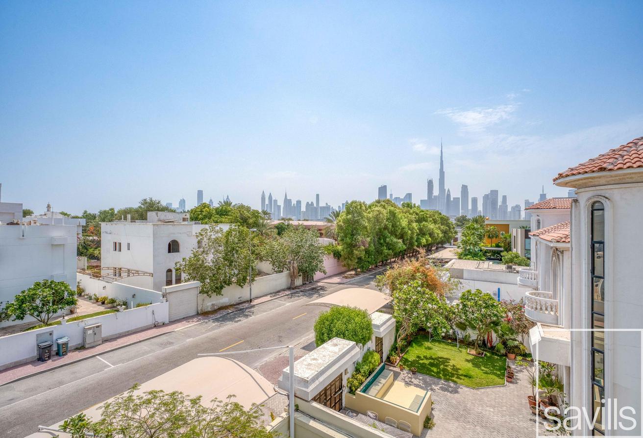Sought after location | Vacant now | Upgraded photo 11