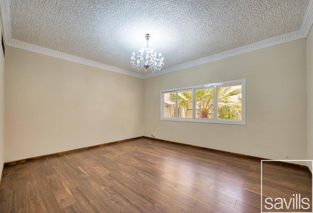 Sought after location | Vacant now | Upgraded photo 6