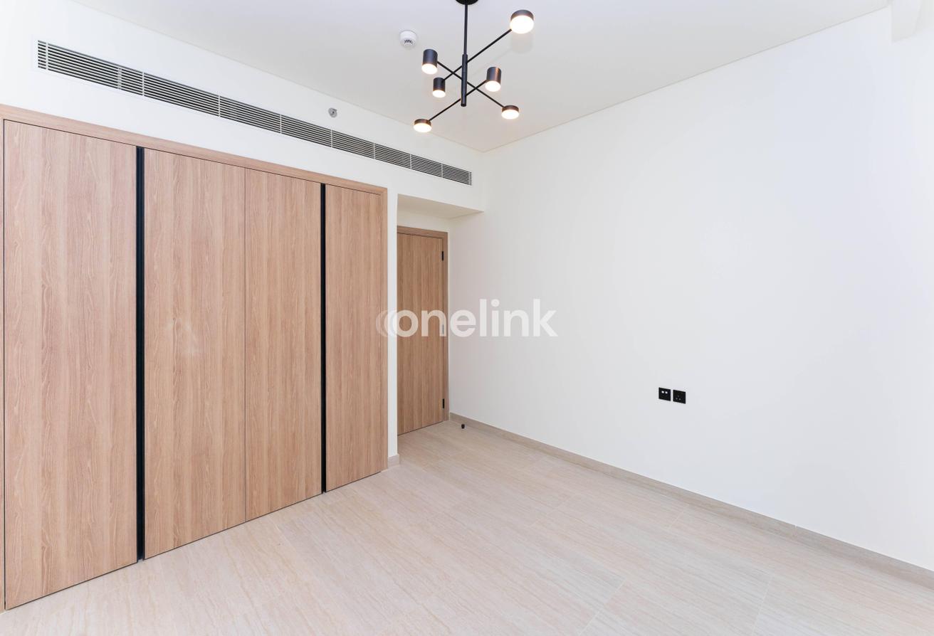 Modern | Unfurnished | Marina Living photo 16
