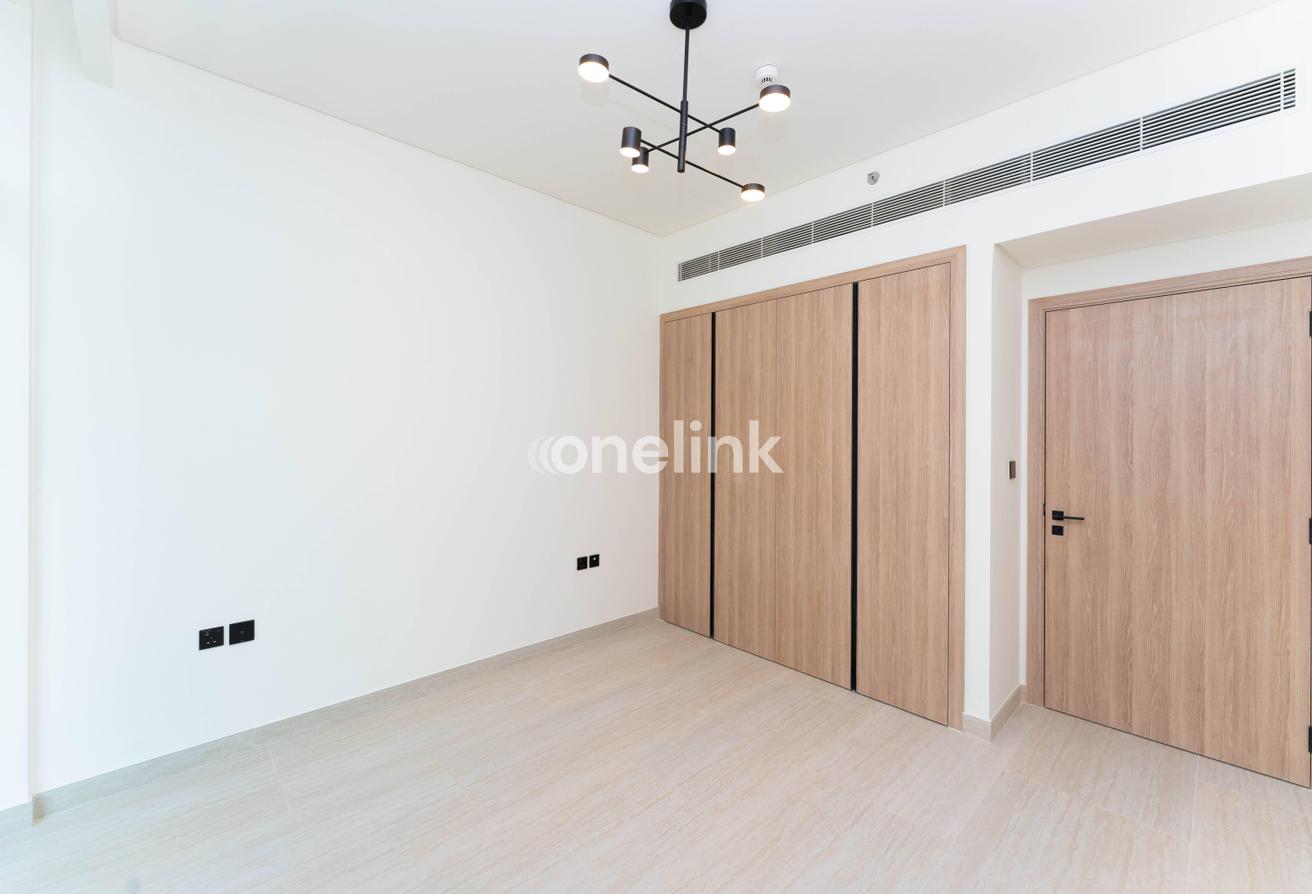 Modern | Unfurnished | Marina Living photo 17