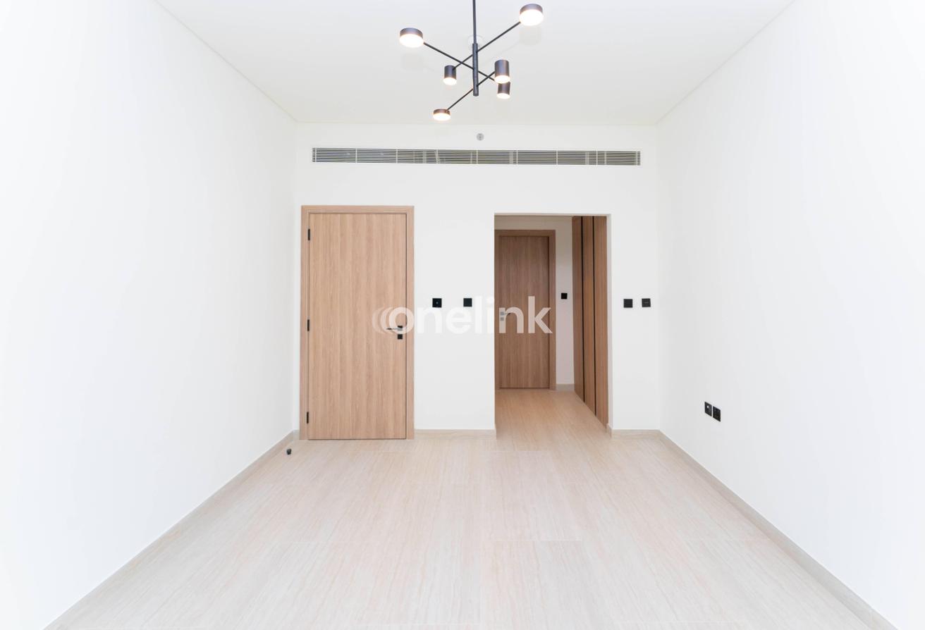 Modern | Unfurnished | Marina Living photo 14