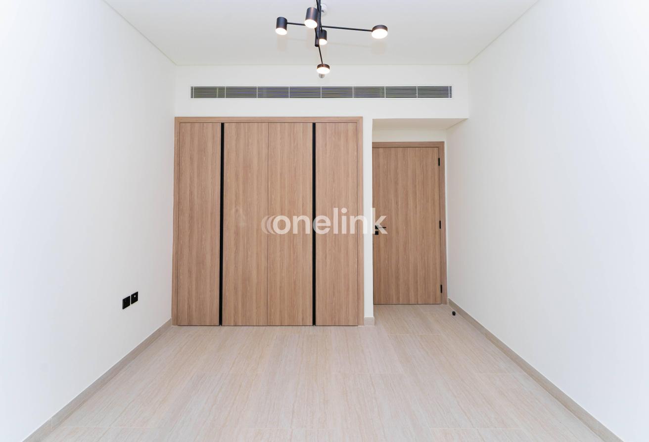 Modern | Unfurnished | Marina Living photo 10
