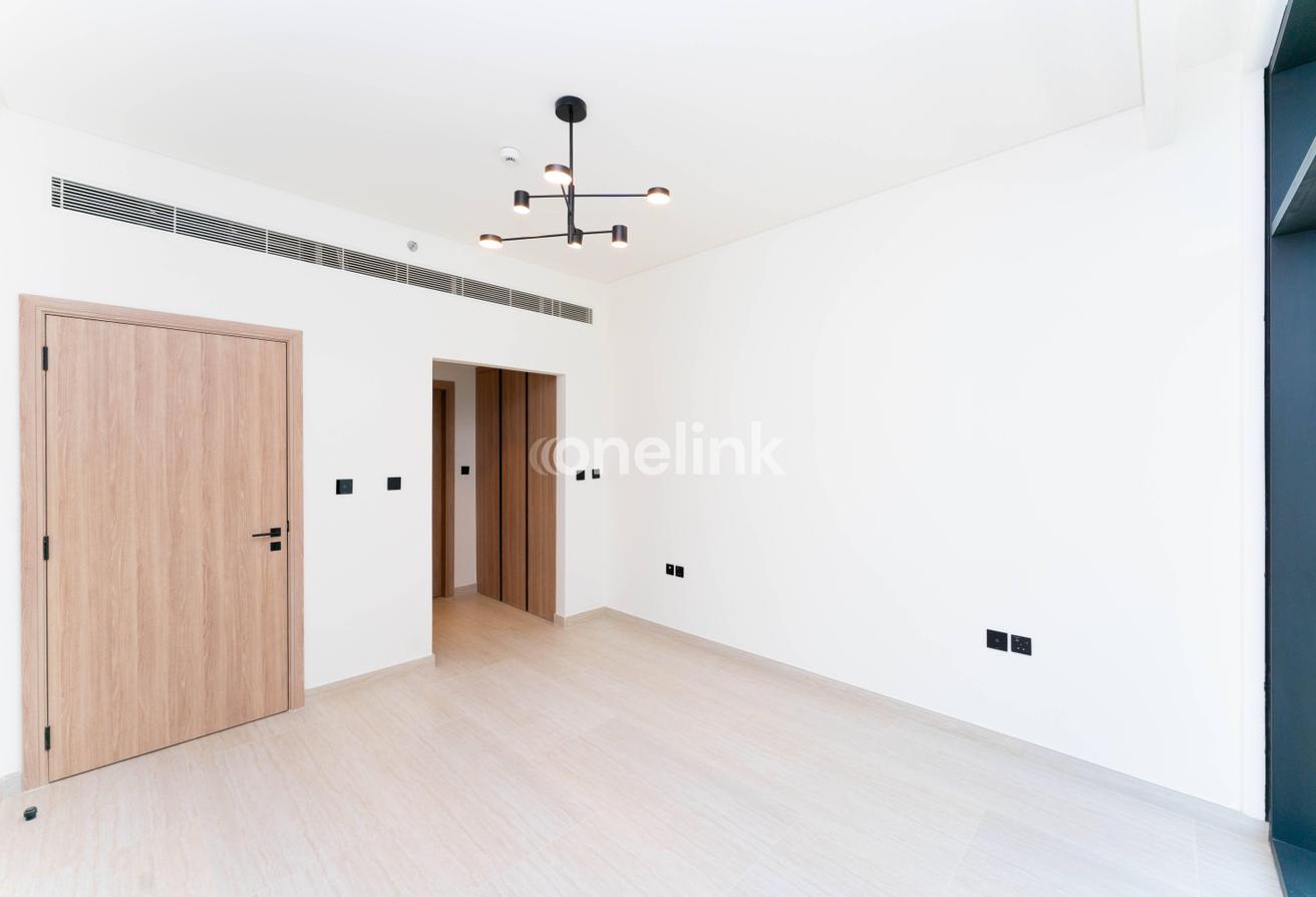 Modern | Unfurnished | Marina Living photo 8