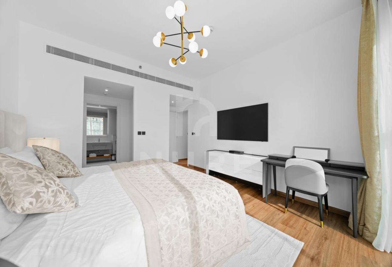 Upgraded | Furnished | Sea View | Wood Flooring photo 10