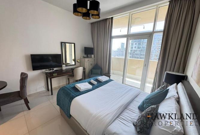 Ready to move | Well Maintained | Close to exit photo 3