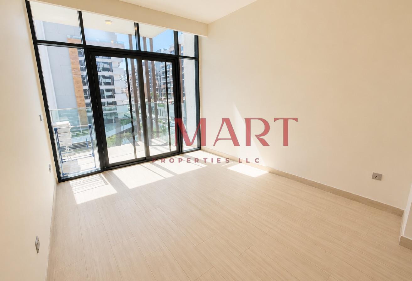 Spacious Studio with Balcony | Pool & Garden View photo 2