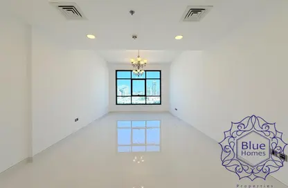 شقة - غرفة نوم - 2 حمامات للايجار في بناية تريو - البرشاء 1 - البرشاء - دبي