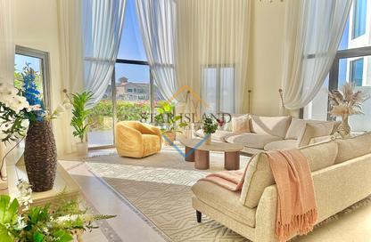 Villa - 4 - 6 for rent in Garden Homes Frond B - Garden Homes - Palm Jumeirah - Dubai