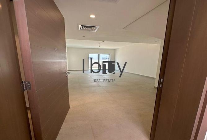 92704417 - Property Image 2
