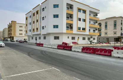 عمارة بالكامل للبيع في مجمع مويلح - تجارية مويلح - الشارقة