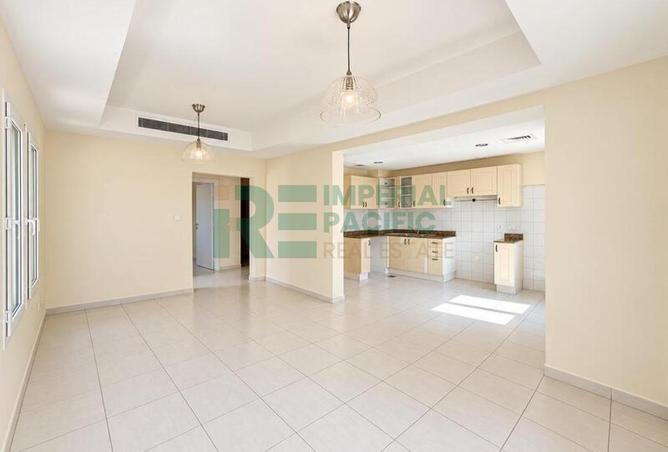 2-bed villa in Springs 2 · Maid's room — photo 2