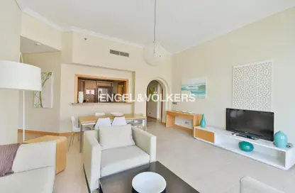 Apartment - 2 Bedrooms - 4 Bathrooms for rent in Al Das - Shoreline Apartments - Palm Jumeirah - Dubai