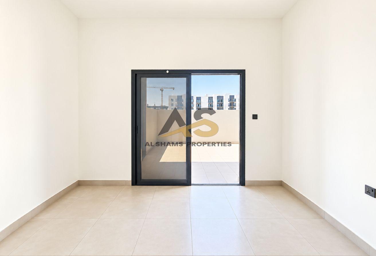 Bright & Cheaper Prime 1 BHk with Huge Terrace photo 4