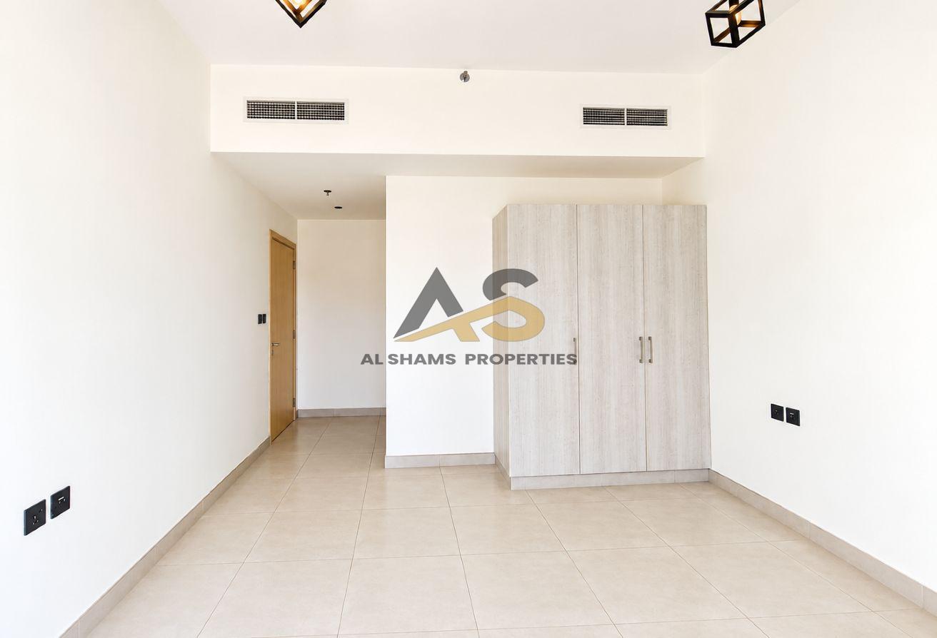 Bright & Cheaper Prime 1 BHk with Huge Terrace photo 3