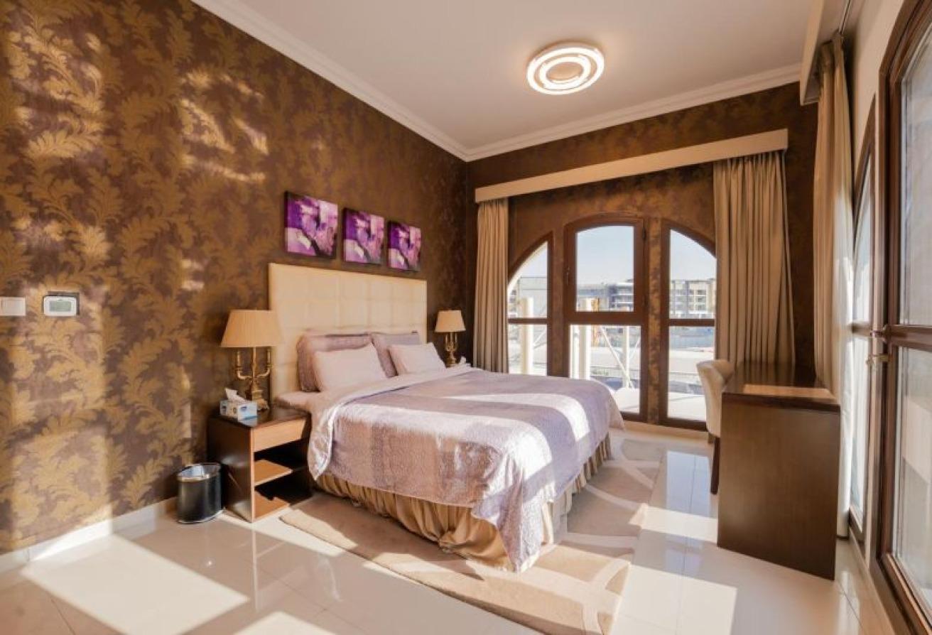 Spacious Fully Furnished | VACANT PERFECT LIVING photo 7