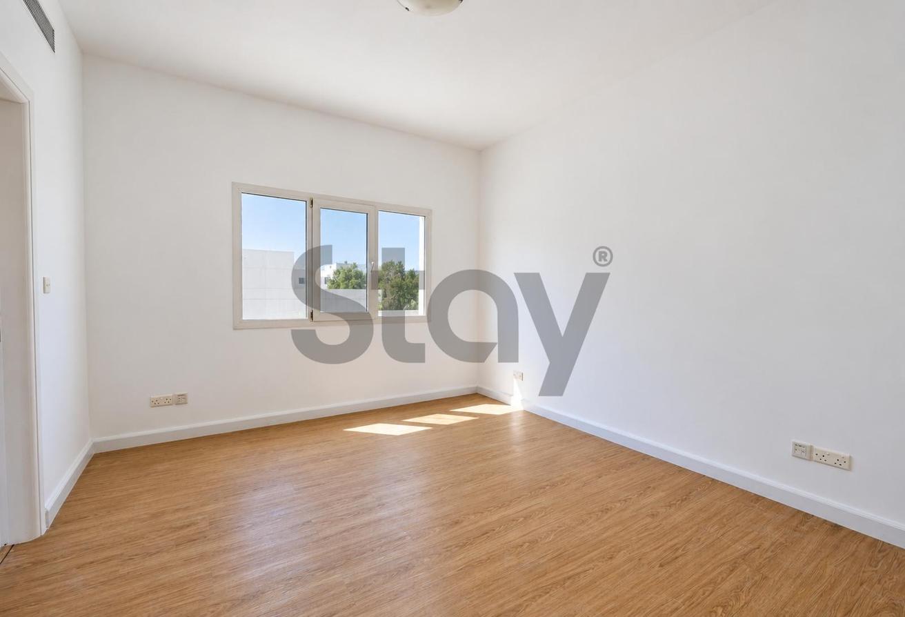 Well Maintained | Pool and Park backing | Vacant photo 4