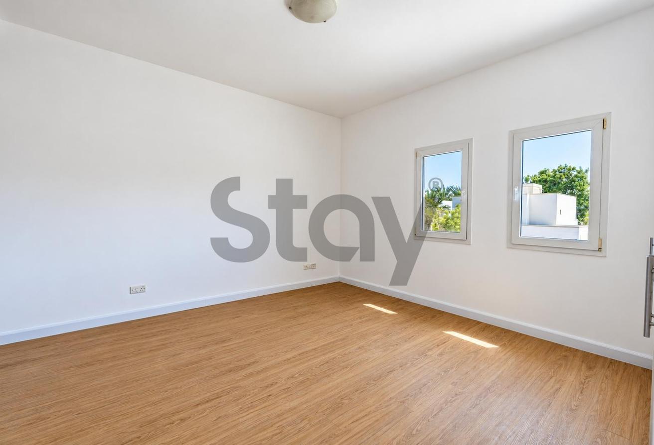 Well Maintained | Pool and Park backing | Vacant photo 3