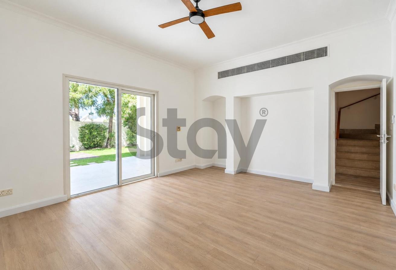 Well Maintained | Pool and Park backing | Vacant photo 5