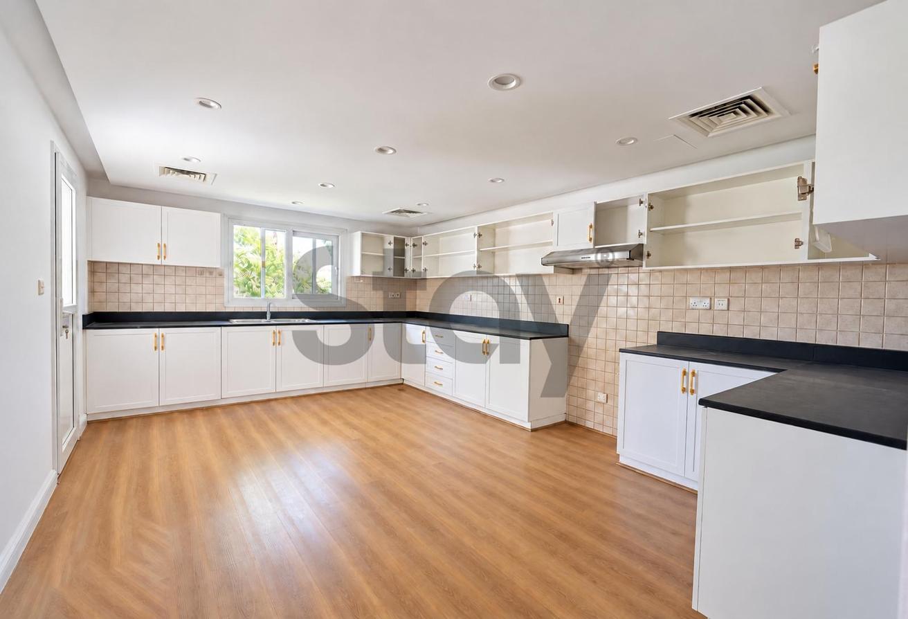 Well Maintained | Pool and Park backing | Vacant photo 7