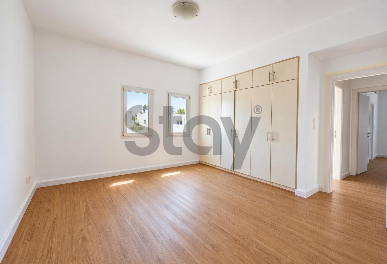 Well Maintained | Pool and Park backing | Vacant photo 9