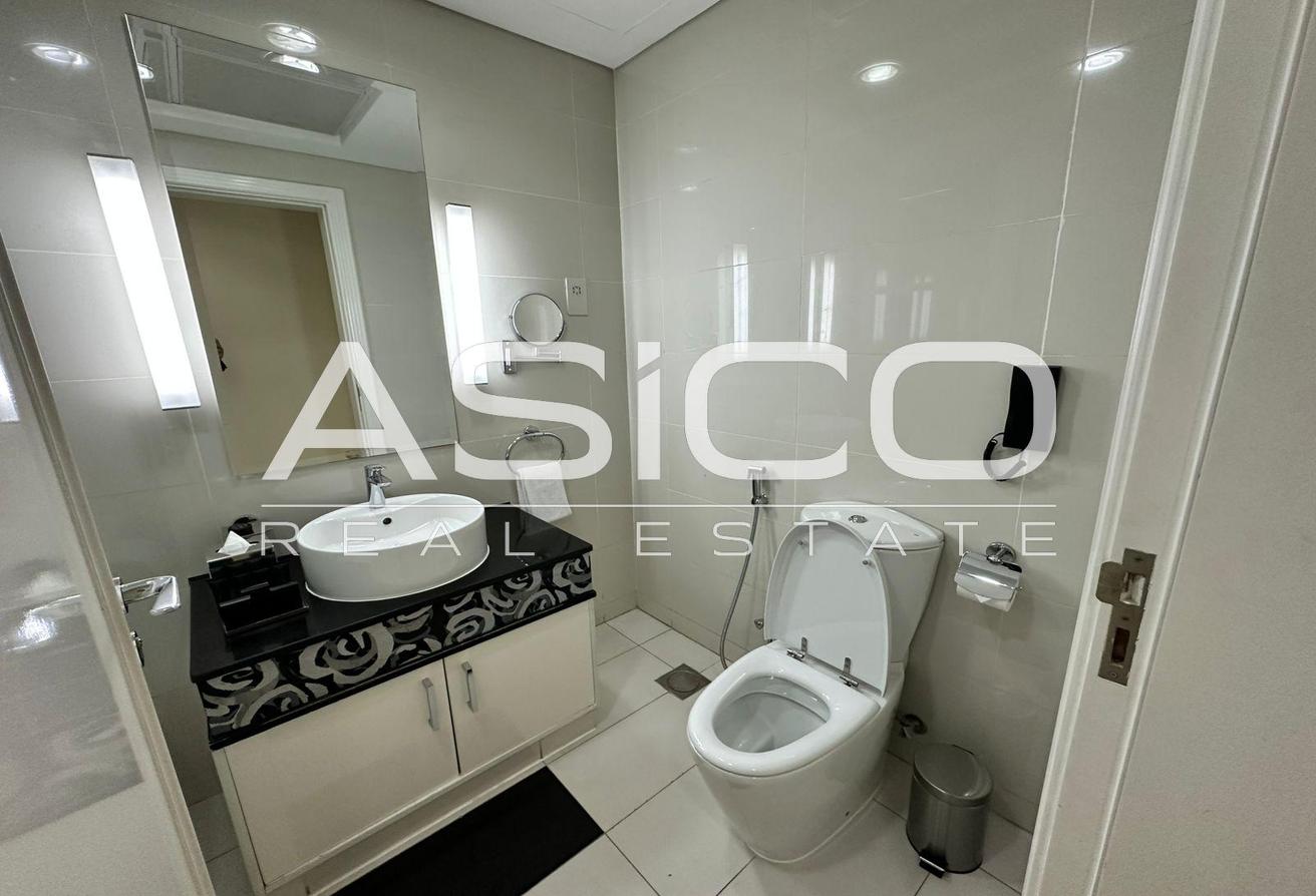 Luxury Furnished 2BR | Downtown | Dubai Mall photo 11
