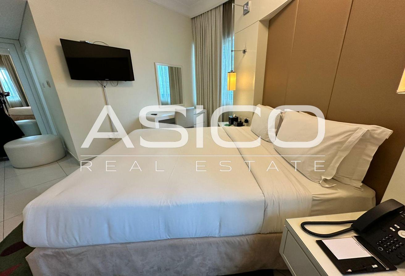 Luxury Furnished 2BR | Downtown | Dubai Mall photo 5