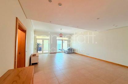 Apartment - 2 Bedrooms - 2 Bathrooms for rent in Al Msalli - Shoreline Apartments - Palm Jumeirah - Dubai